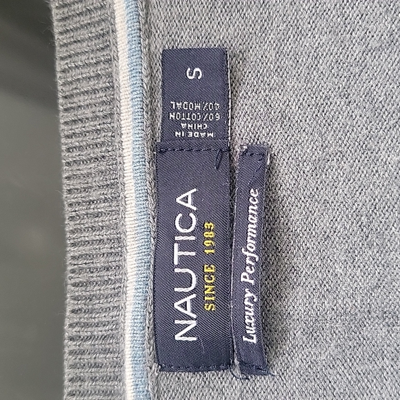 Men's Nautica Luxury Performance V-Neck Sweater.  Size small. - Picture 4 of 5